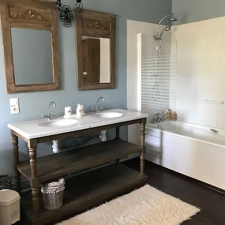 Le Castel Ecossais Couette-café 4*