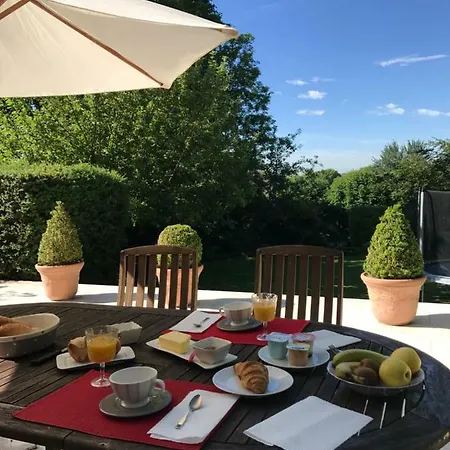 Le Castel Ecossais Bed & Breakfast *